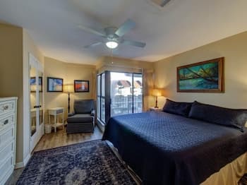 Two Bedroom two and Half Bath Condo Walking Distance to The Hangout