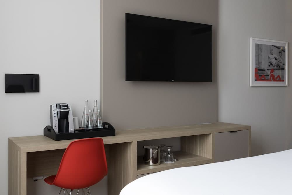 UMA House by Yurbban South Beach