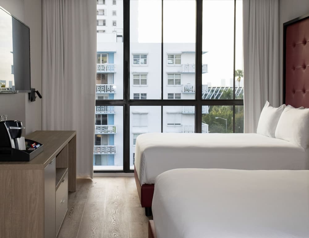 UMA House by Yurbban South Beach