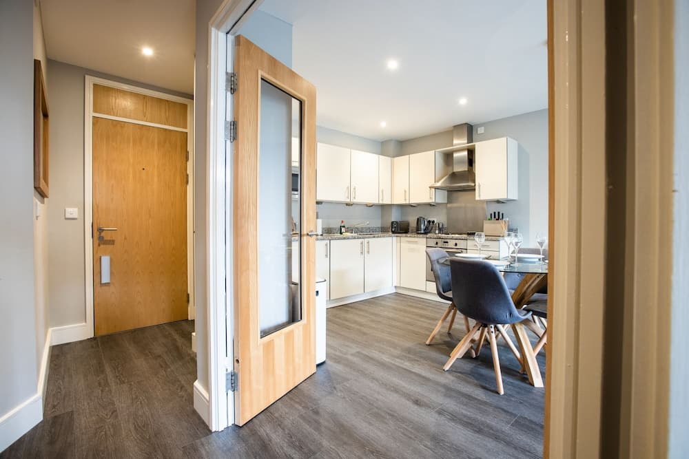 The Wren Beautiful Apartment inc parking