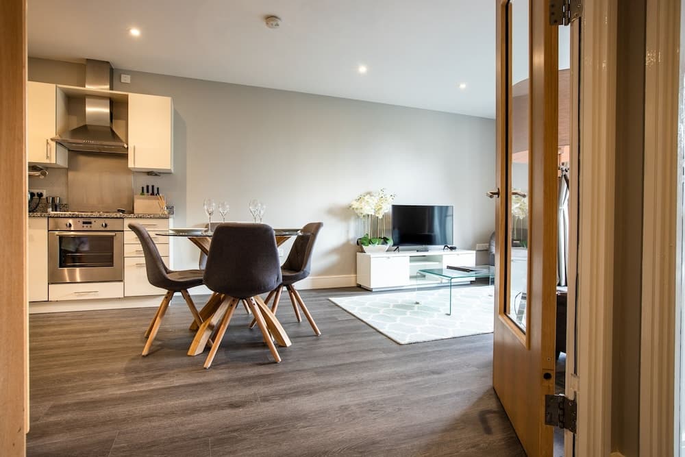 The Wren Beautiful Apartment inc parking