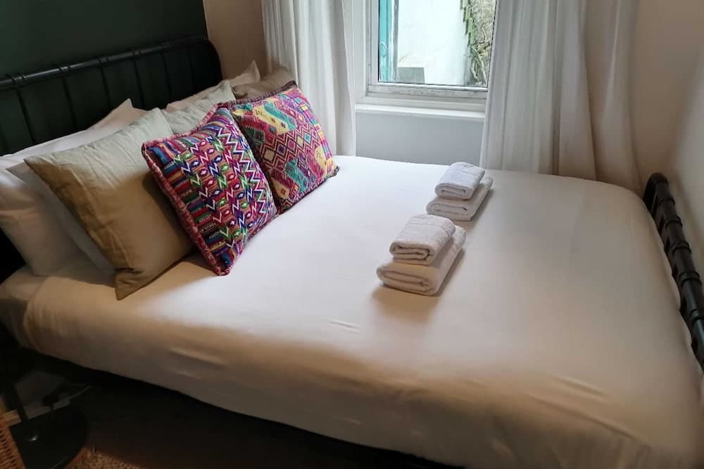 Modern and Jazzy 2 Bedroom House in Edinburgh