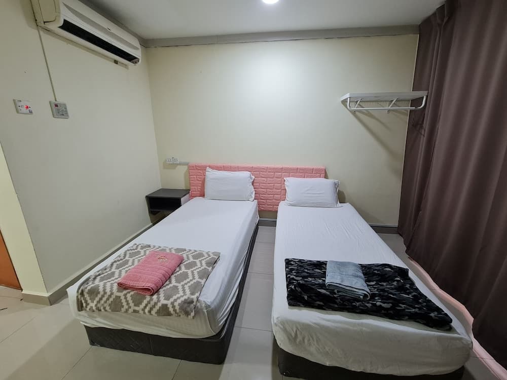 OYO 90442 Newtown Star Hotel