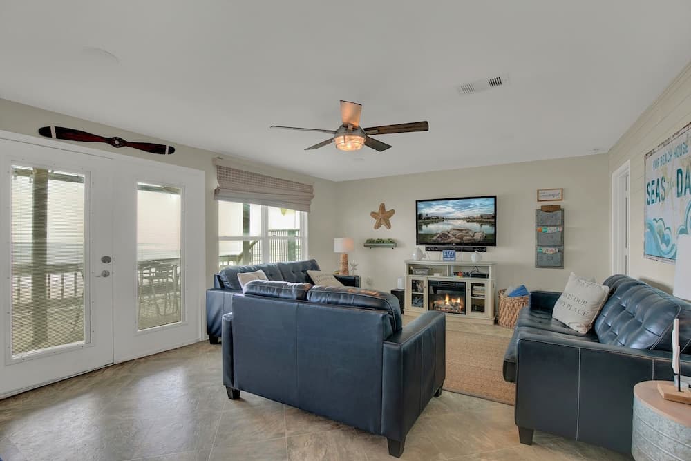 New! Beachfront Home W/grill & Stunning Views!