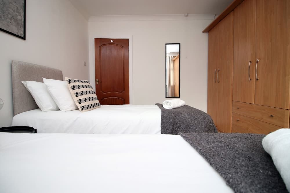 Becky's Bungalow by Tŷ SA - NEW Sleeps 8