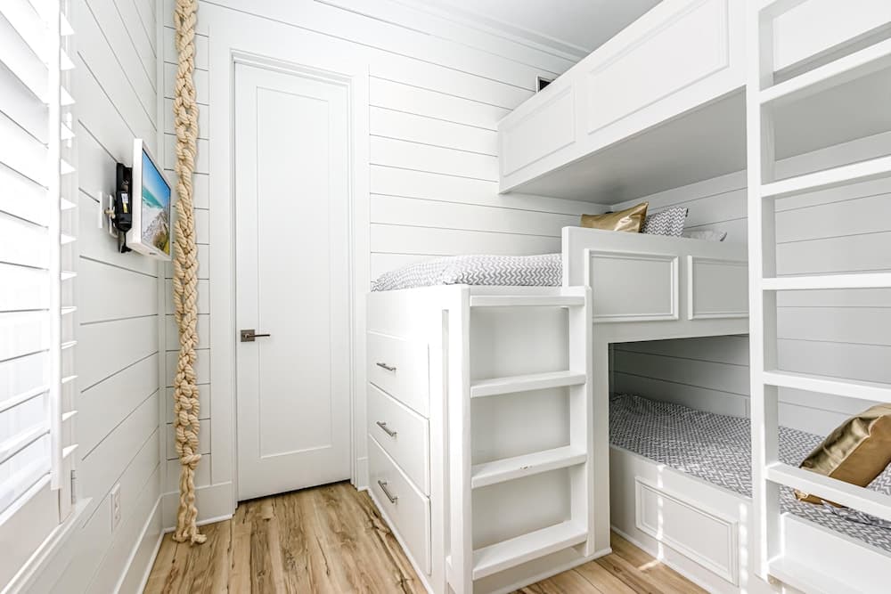 Villa Lago 1966 4BR 4BA