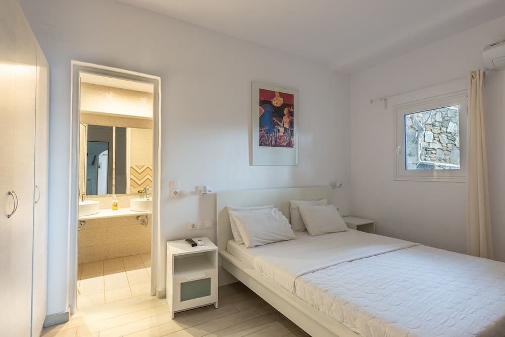 Maroulinas View Studios & Apartments