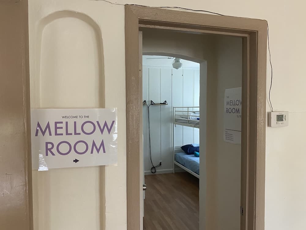 WHOLE Family - Barrette - Hostel