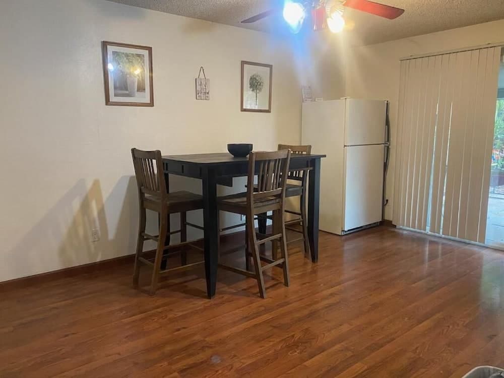 WHOLE Family - Rosemont - Hostel