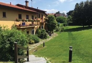 Lake View Pool Apartment in Ranco