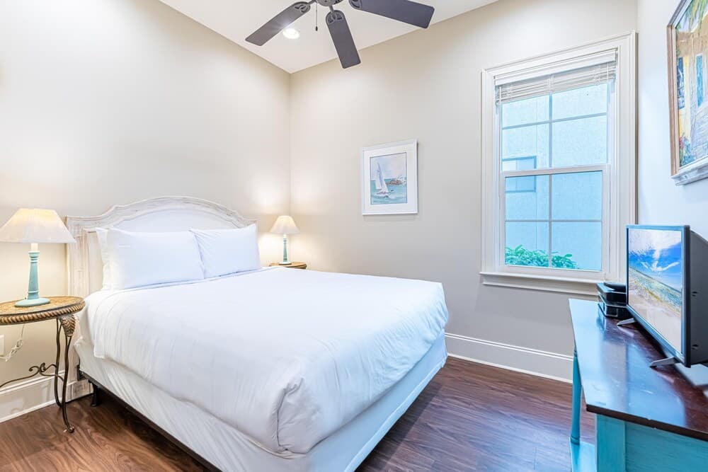 Villa Lago 1975 S2G 4BR 4BA 10