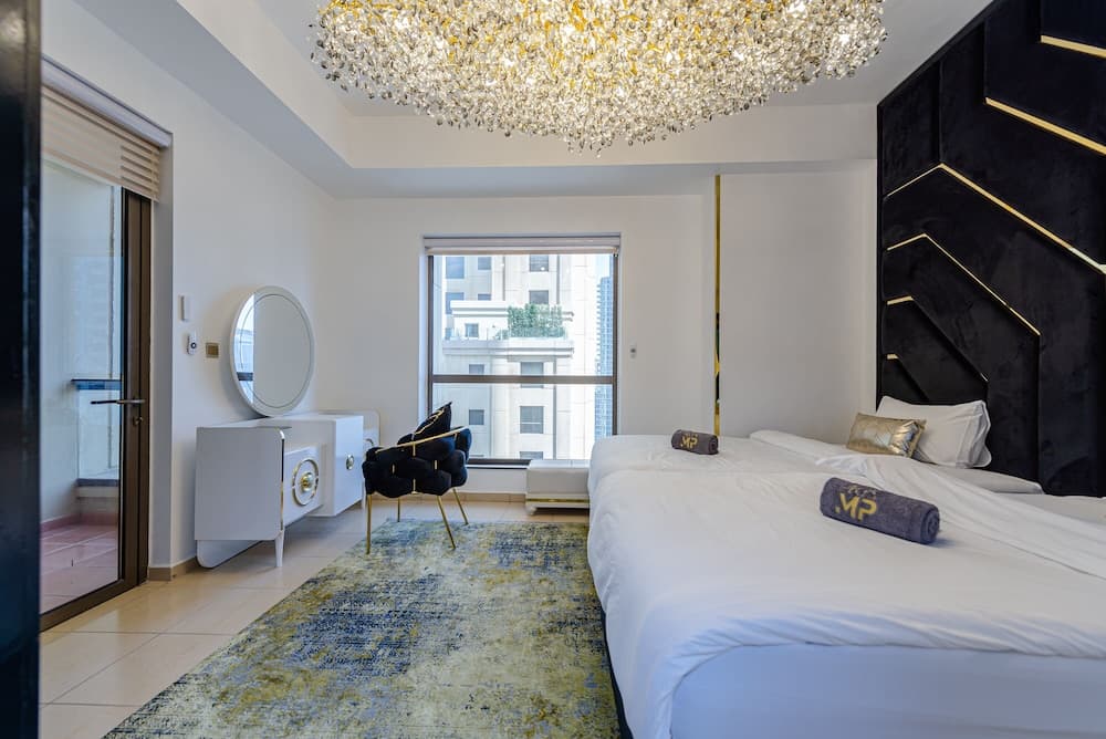 Marco Polo - Deluxe Waterfront Roomy Apt, Perfect for Groups