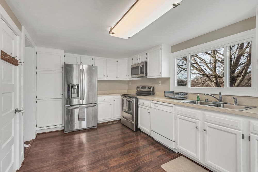 Delightful pet Friendly Family Home In Great Location! 4 Bedroom Home by Redawning