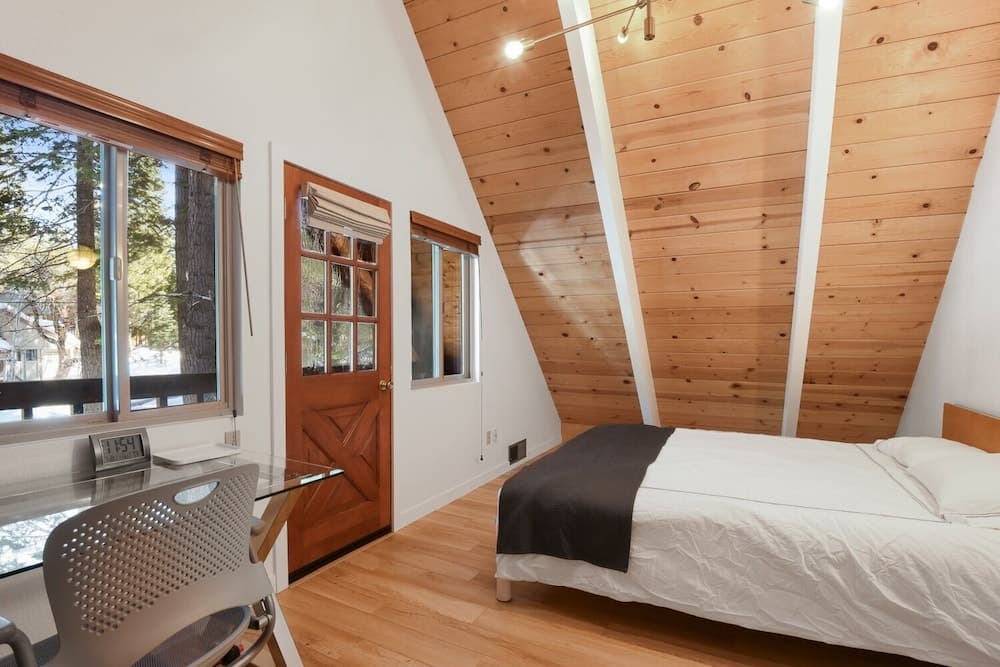 Timberline Cabin - Hot Tub 3 Bedroom Cabin by Redawning