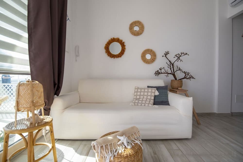 Vera's White Pearl Apartment