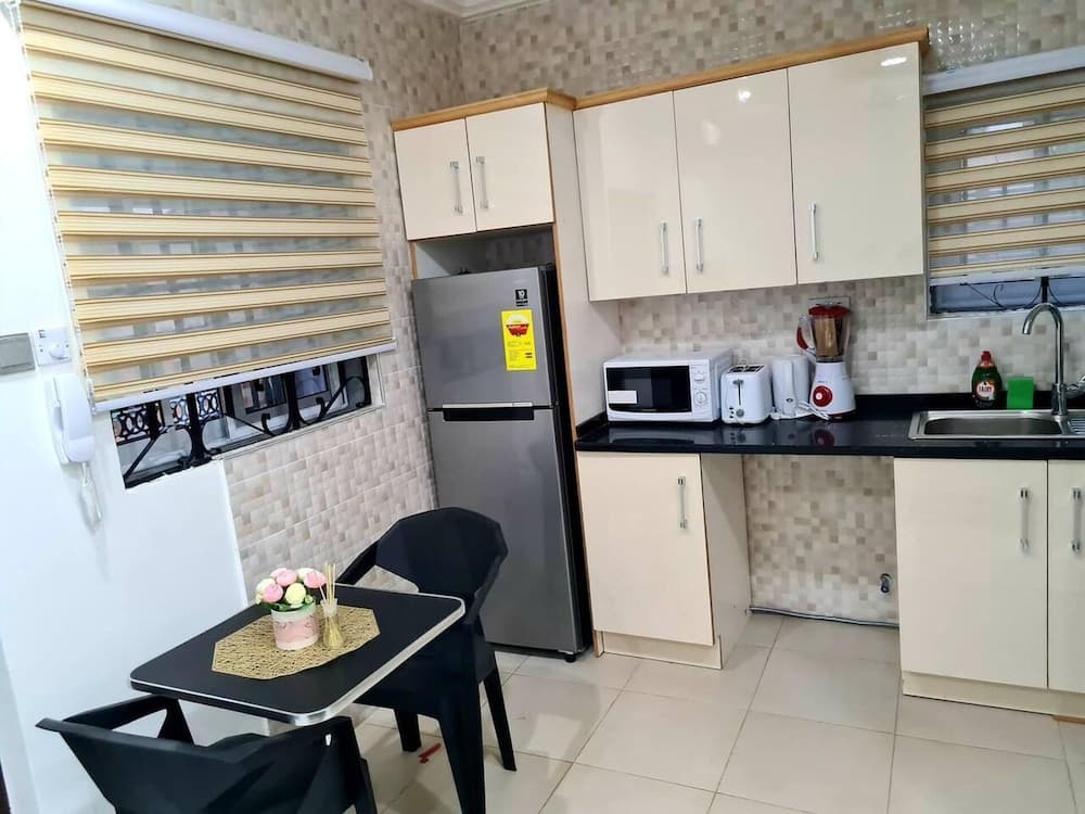 Comfy & Cozy Hideout ~ Close to Highway ~parking