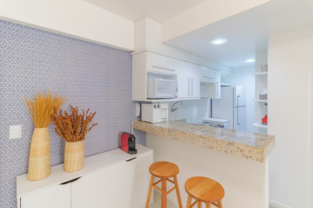 RV05 Excelente Quarto e Sala Pé na Areia