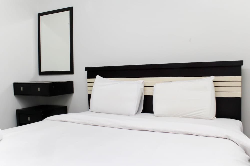 Comfortable 2Br With Extra Room At Crown Court Executive Condominium