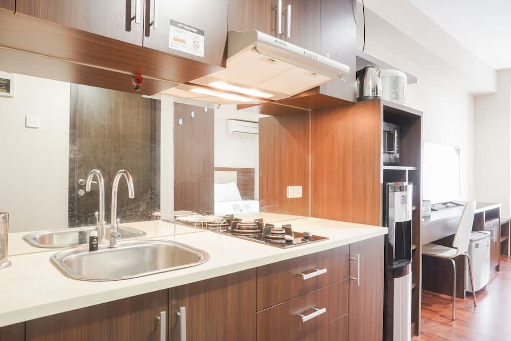 Minimalist And Comfort Studio At Tamansari The Hive Apartment