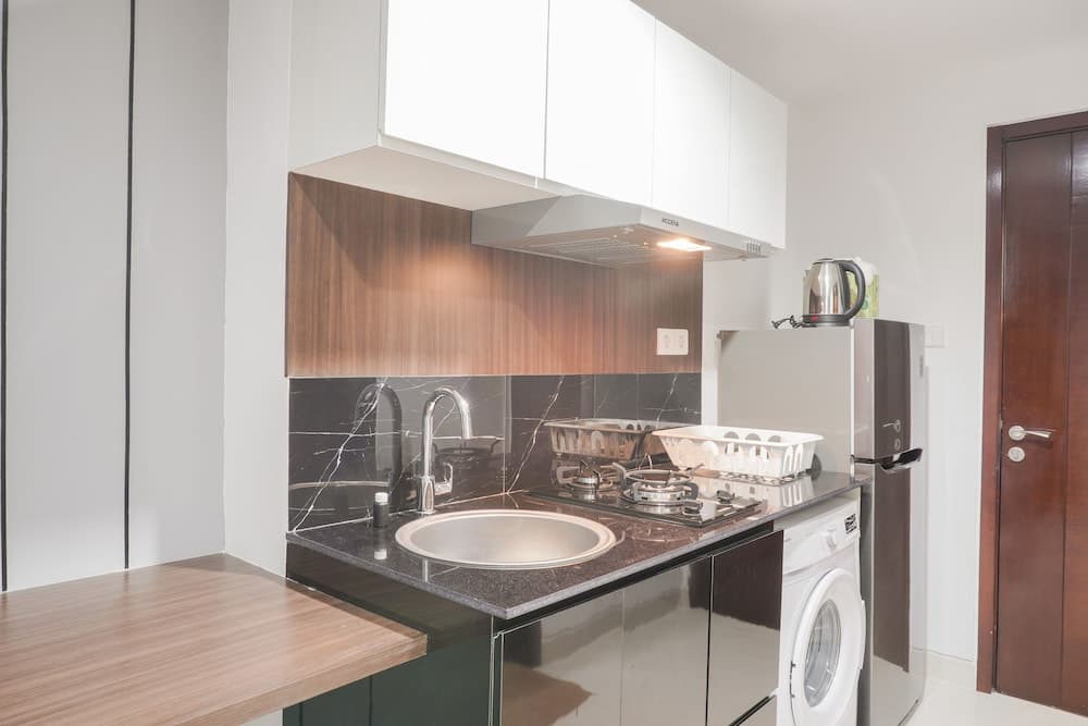 Nice And Comfort Studio At West Vista Apartment