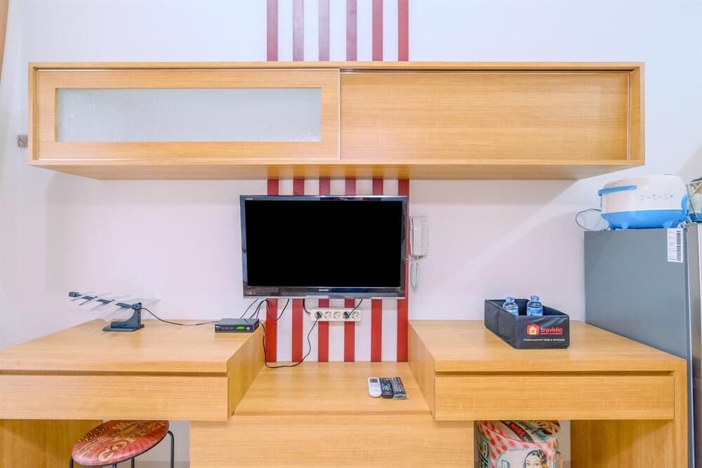 Minimalist And Homey Studio At Dave Apartment