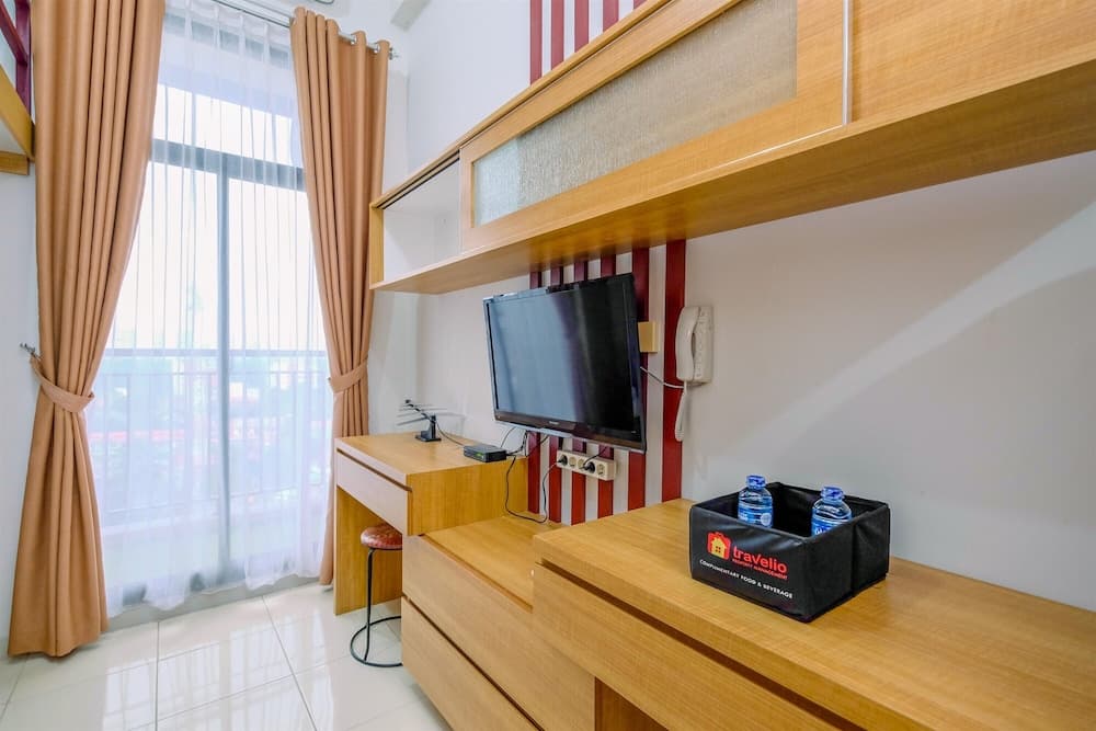 Minimalist And Homey Studio At Dave Apartment