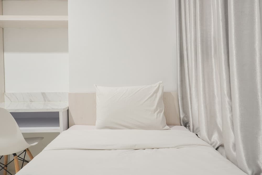 Stunning And Strategic 2Br Gold Coast Apartment Near Pik