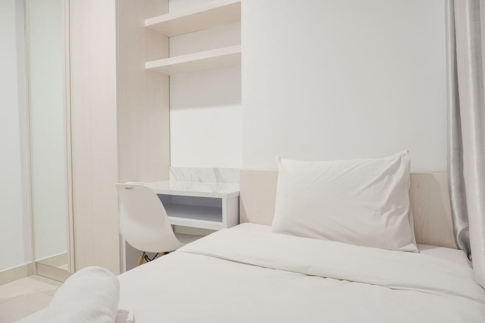 Stunning And Strategic 2Br Gold Coast Apartment Near Pik