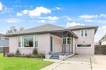 Luxury 4BR House Located 15 min to FQ and Downtown