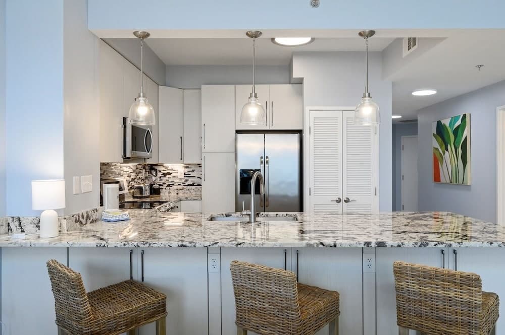 Tops'l 1111 2 Bedroom Condo by RedAwning