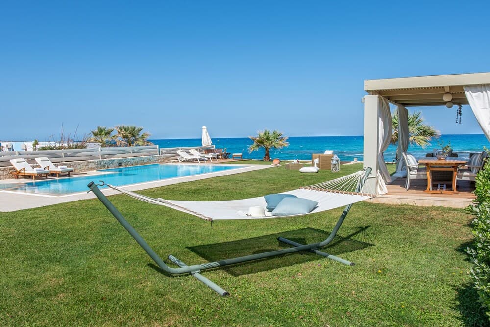 Beachfront Villa w Private Heated Pool Jacuzzi