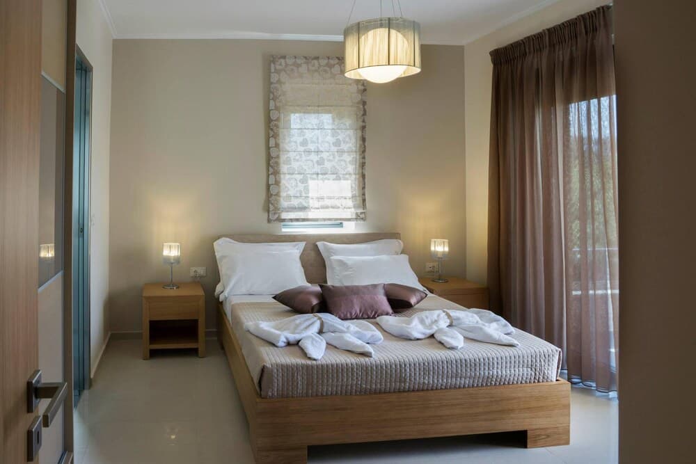 Luxurious Modern Mansion With Private Pool and Sauna 200m From Beach