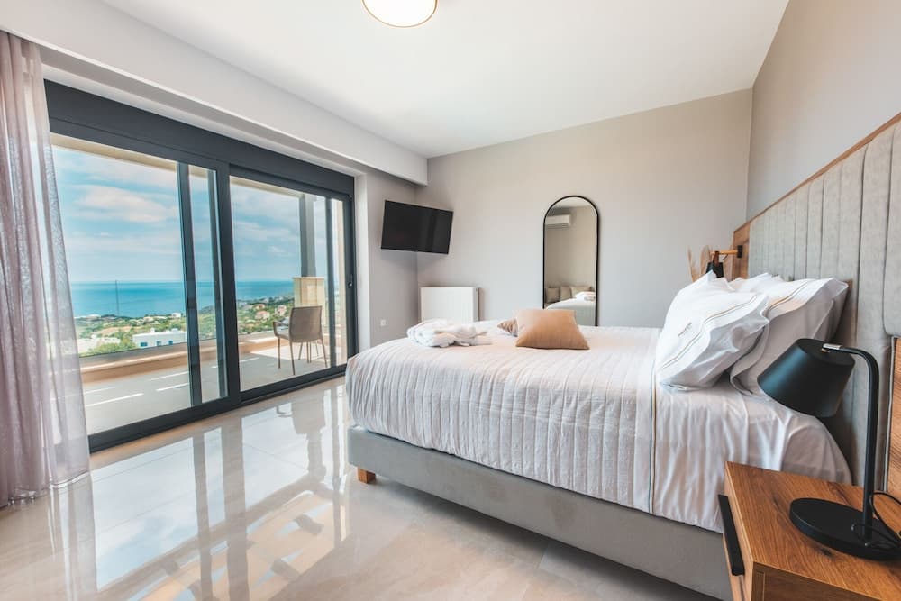 Brand new Luxury Villa With Private Heated Pool