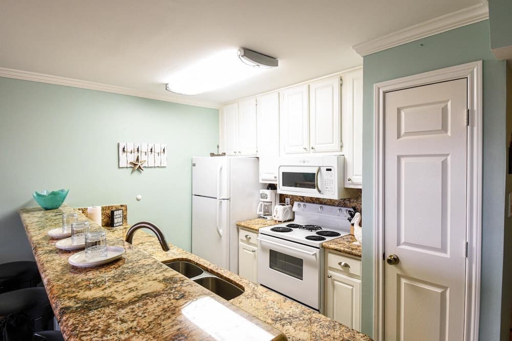 Maravilla Condos 111