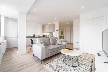 Seven Living Residences Solihull - Modern Studios Close to NEC and BHX