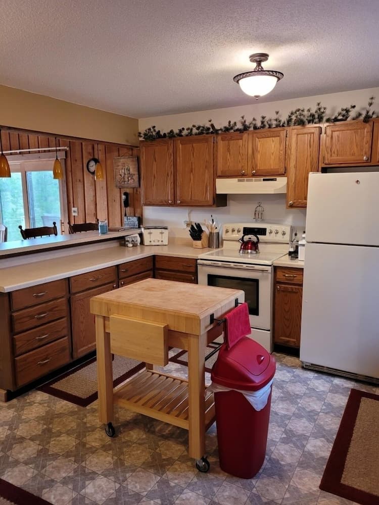 Cable Townhome #3 3 Bedroom Condo by RedAwning