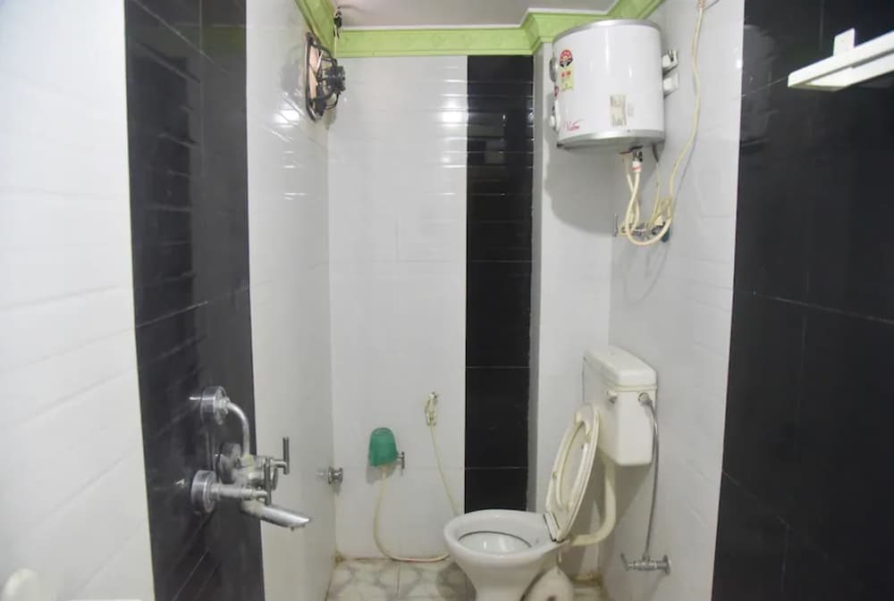 Goroomgo Mundrika Deluxe Patna