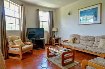 Two Bedroom Apartment With Pool Located in a Quiet Community