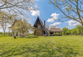 Riverside House With Hot Tub