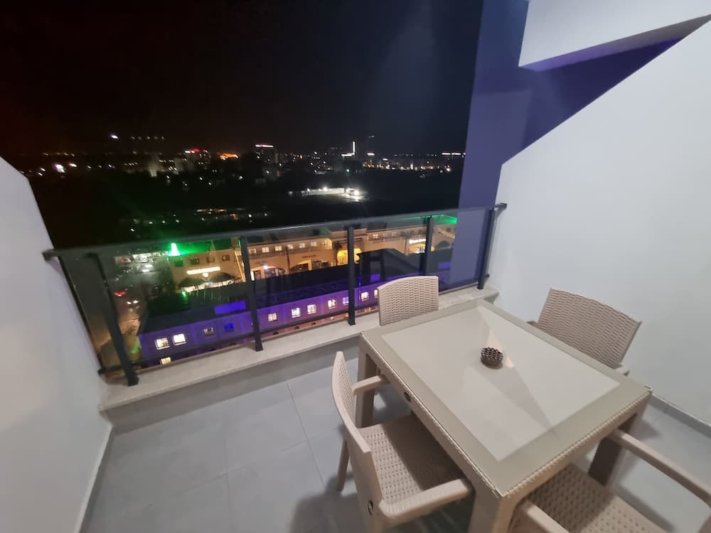 Remus Pool Apartments