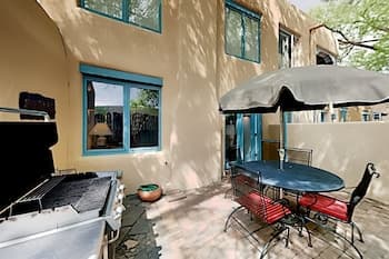 Casa Monzon - Perfect Location, Bright and Sunny Interior