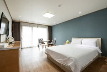 Seogwipo Momentor Hotel