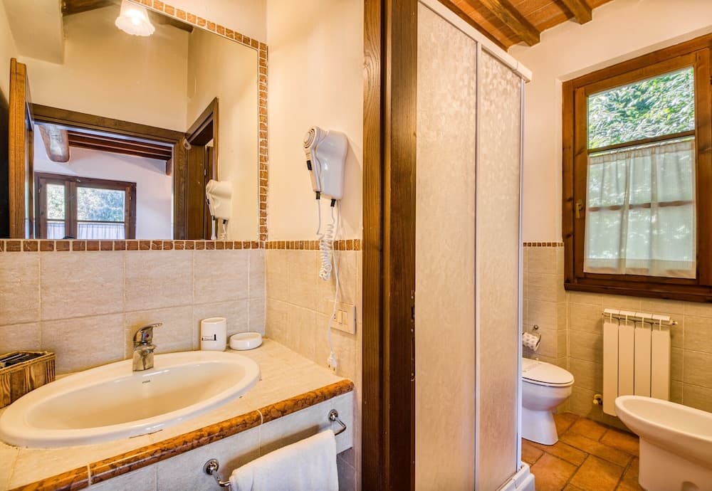 Loro 4 With Shared Pool And Tennis