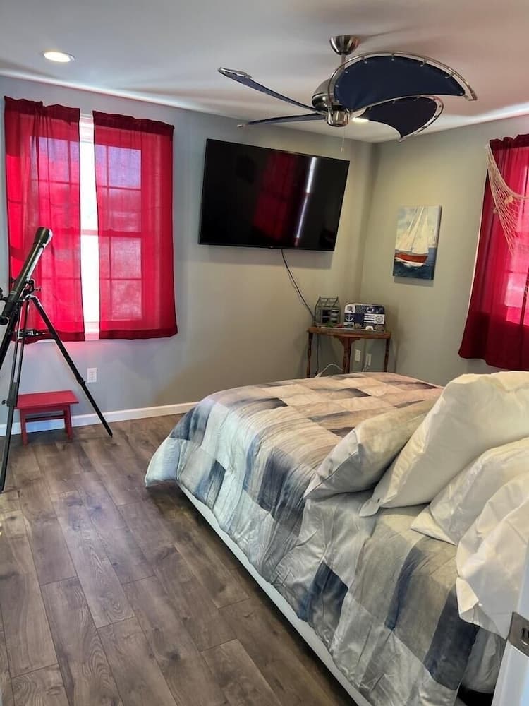 Cardinal Road 3 Bedroom Home by RedAwning