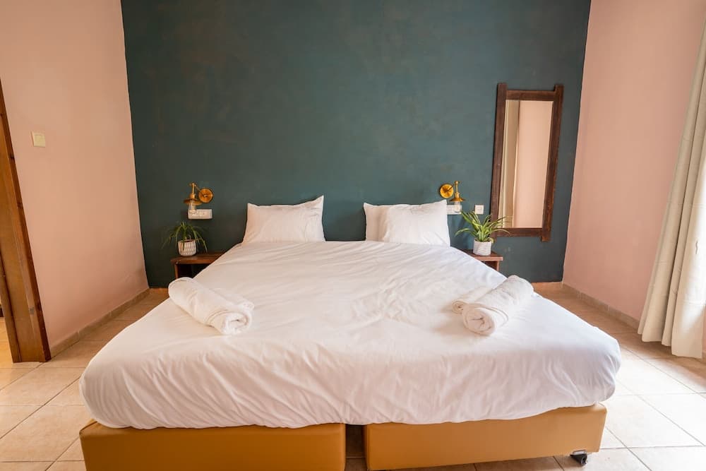 Mantur Parod by Selina