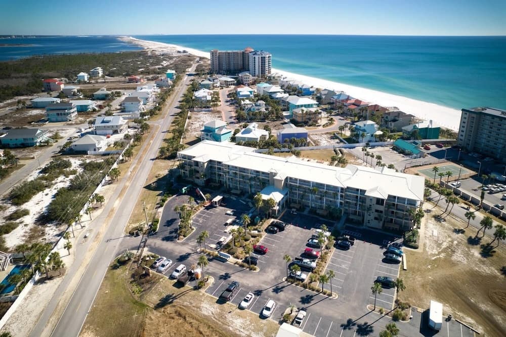 Ground Floor Condo Walking Distance to the Beach