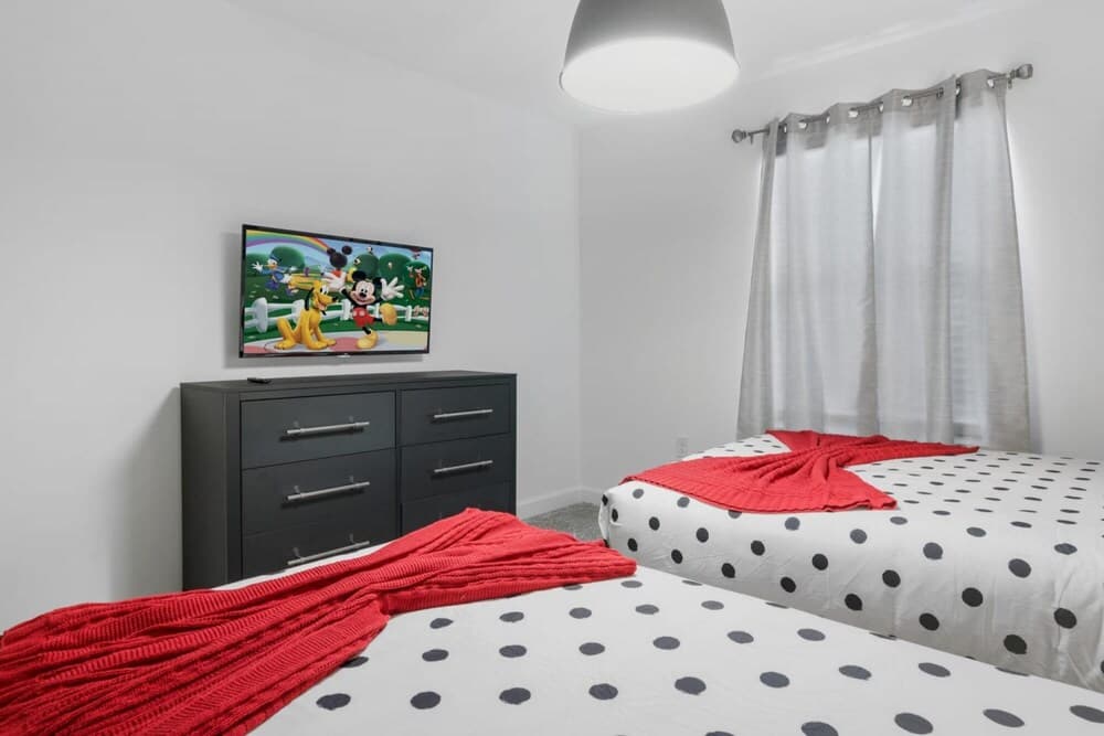 Modern Townhome With Private Pool Near Disney