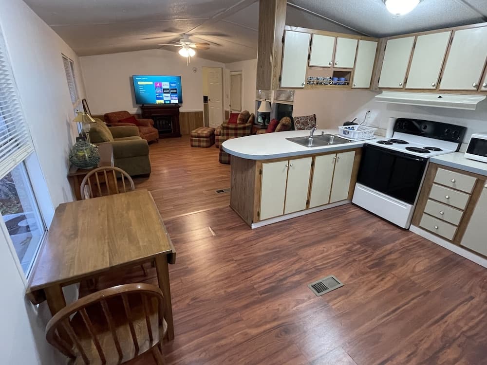 Taylor Creek River Cottage By The Boat Ramp 2 Bedroom Cottage by Redawning