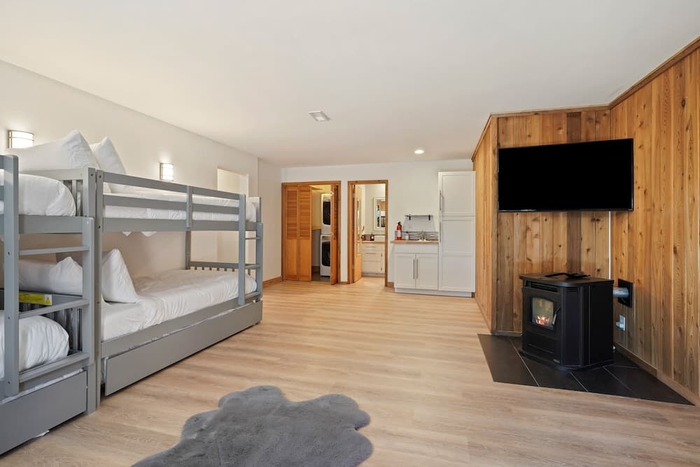 Pet-Friendly Pine Knoll Private Home with Hot Tub and Fire Pit by RedAwning