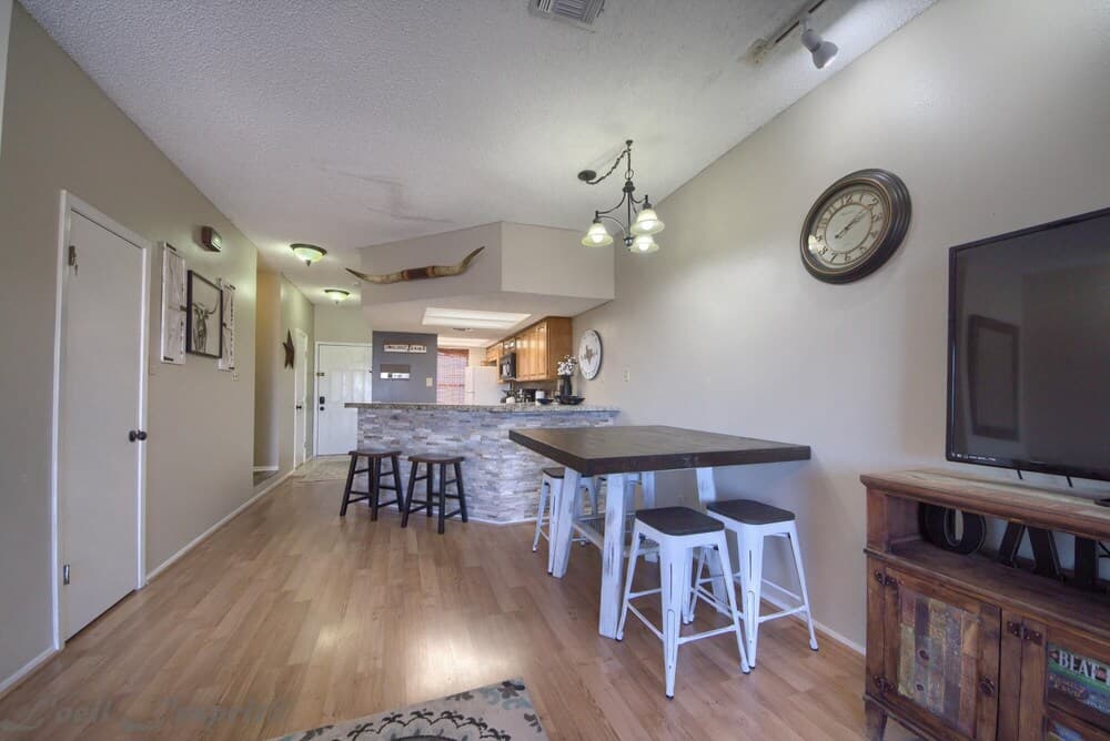 Seele Street River Retreat SS B11